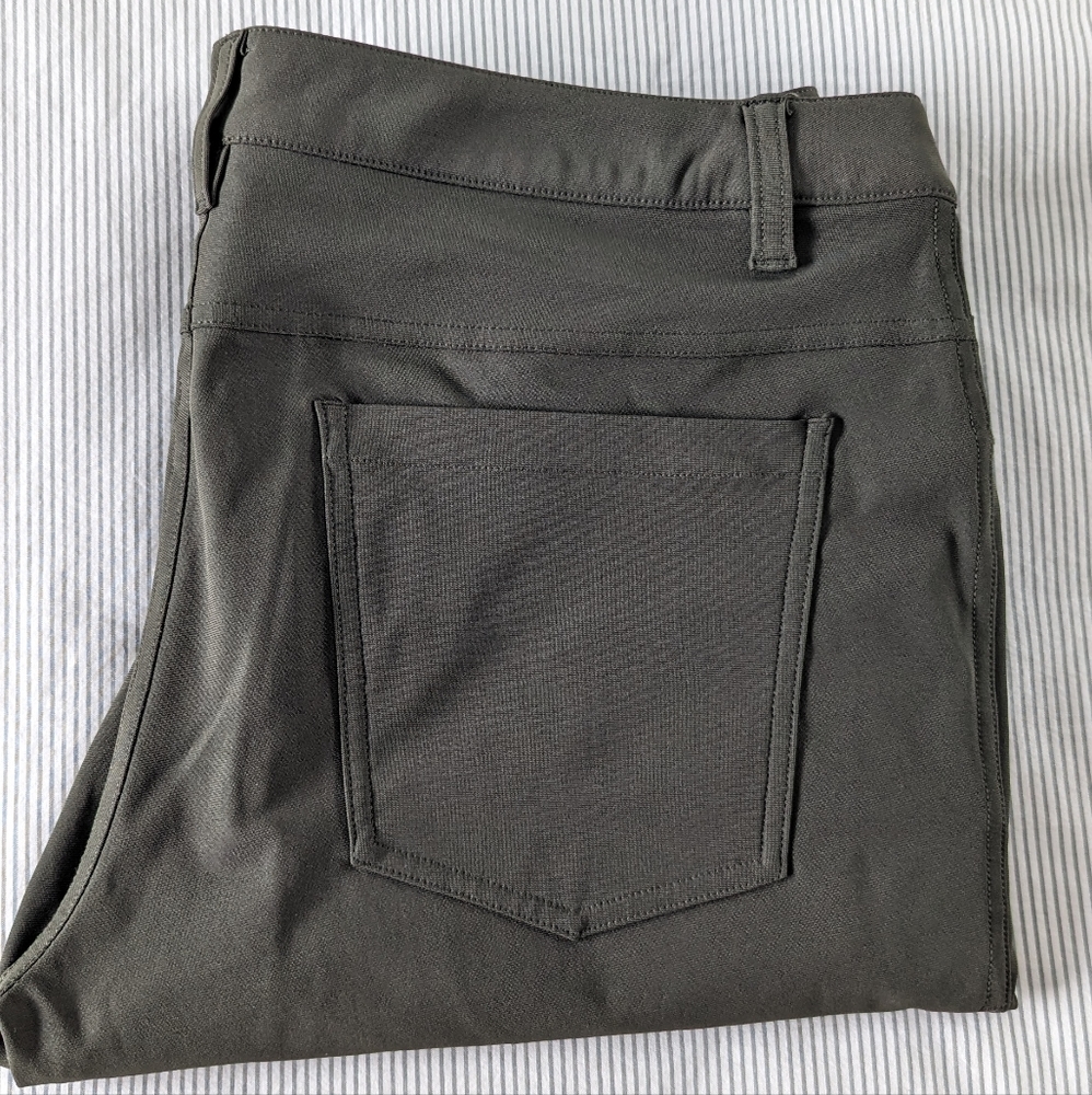 Lululemon ABC pants - like new